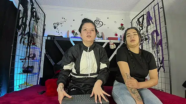 Snapshot of thedream_girls chatting on November 2025 12:27:02 PM thedream girls online show from November 2025 12:27:02 PM