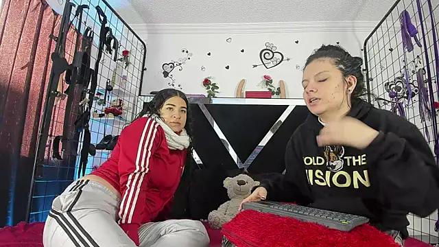 Snapshot of thedream_girls chatting on November 2025 12:18:01 PM thedream girls online show from November 2025 12:18:01 PM