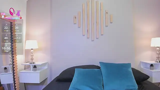 Julia Martinez  online show from March 2025 11:32:01 AM