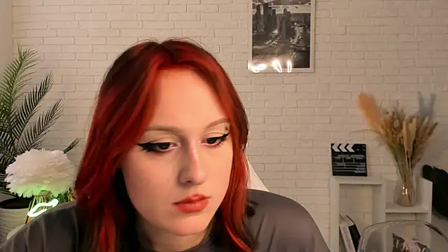 EdlaHatter online show from December 2024 09:51:01 AM