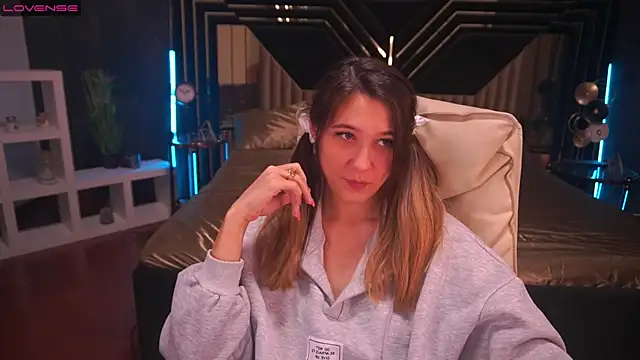 DreamyLinaa online show from December 2024 10:12:02 AM