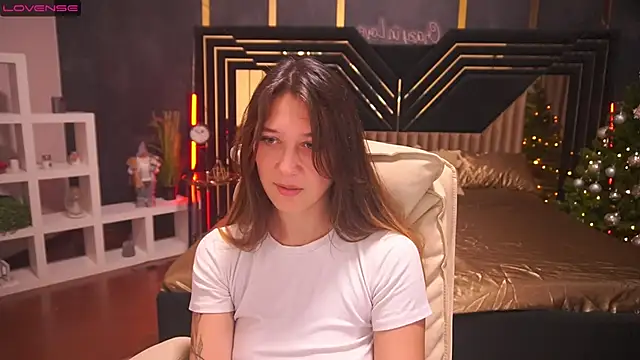DreamyLinaa online show from December 2024 10:32:02 AM