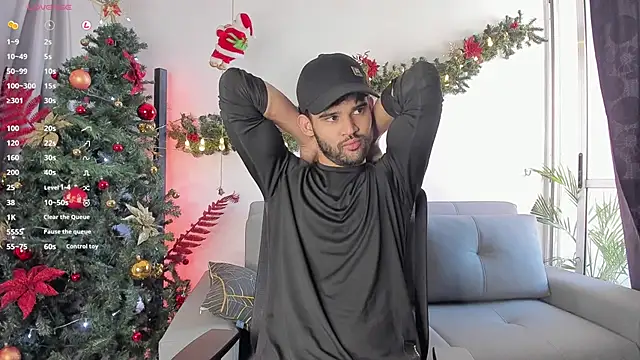 Snapshot of andrewChris_ chatting on December 2024 09:33:01 PM andrewChris  online show from December 2024 09:33:01 PM