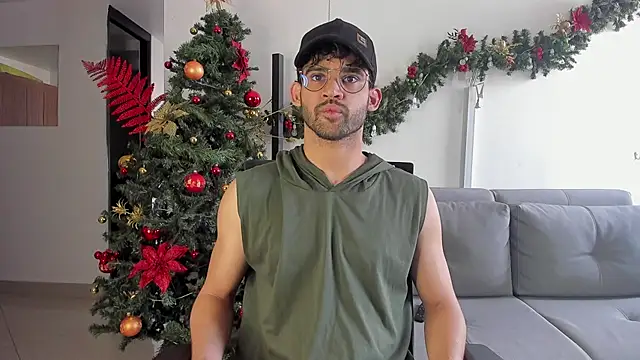 Snapshot of andrewChris_ chatting on December 2024 06:13:01 PM andrewChris  online show from December 2024 06:13:01 PM