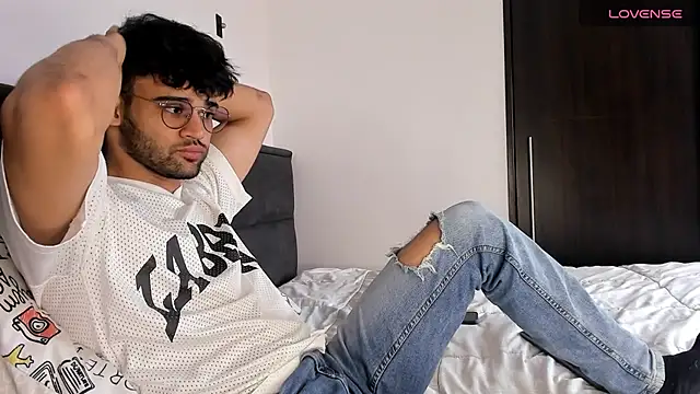 Snapshot of andrewChris_ chatting on December 2024 07:07:02 PM andrewChris  online show from December 2024 07:07:02 PM