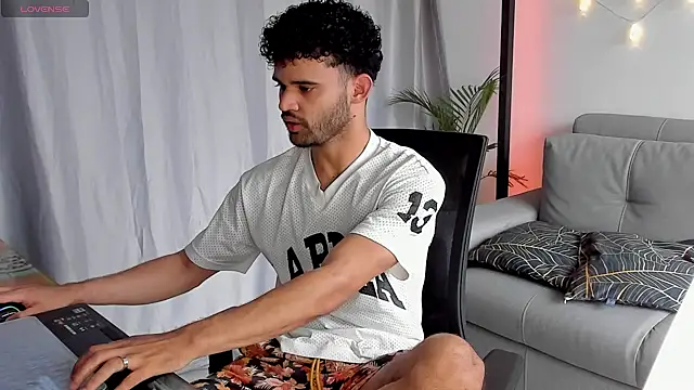 Snapshot of andrewChris_ chatting on February 2025 02:03:02 PM andrewChris  online show from February 2025 02:03:02 PM