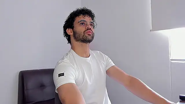 Snapshot of andrewChris_ chatting on September 2025 04:07:02 PM andrewChris  online show from September 2025 04:07:02 PM