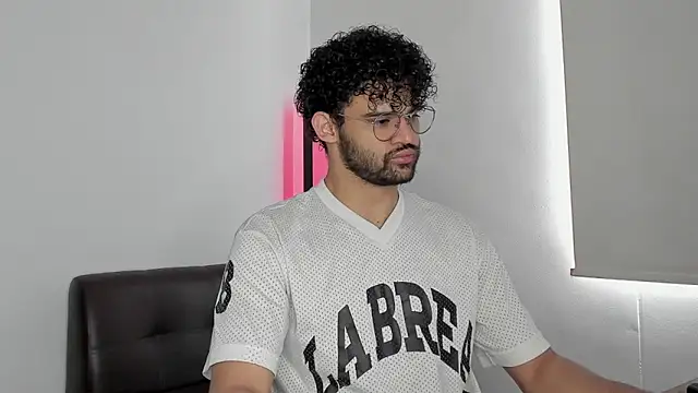 Snapshot of andrewChris_ chatting on September 2025 01:11:02 PM andrewChris  online show from September 2025 01:11:02 PM