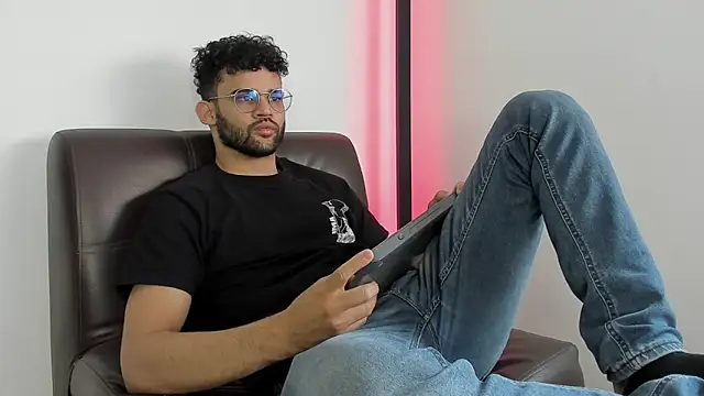 Snapshot of andrewChris_ chatting on September 2025 09:27:01 PM andrewChris  online show from September 2025 09:27:01 PM