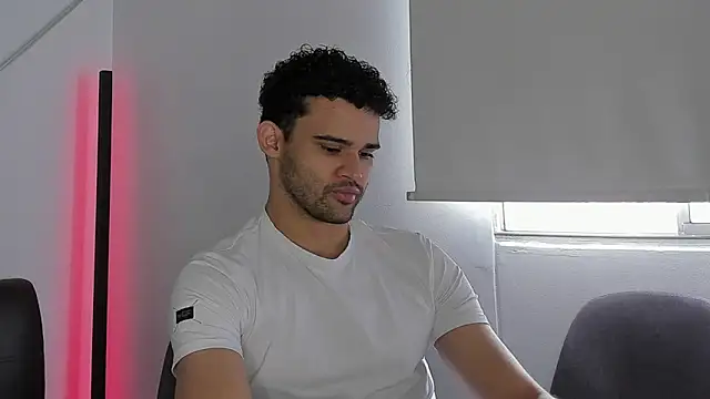 Snapshot of andrewChris_ chatting on October 2025 02:58:02 PM andrewChris  online show from October 2025 02:58:02 PM