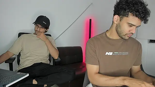 Snapshot of andrewChris_ chatting on October 2025 01:36:02 AM andrewChris  online show from October 2025 01:36:02 AM