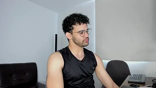 Snapshot of andrewChris_ chatting on October 2025 03:30:02 PM andrewChris  online show from October 2025 03:30:02 PM