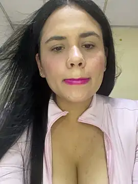 Snapshot of Leyna_Kenet chatting on May 2026 01:36:01 AM Leyna Kenet online show from May 2026 01:36:01 AM