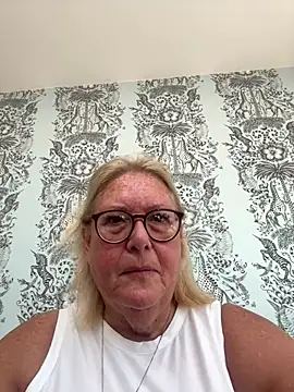 Snapshot of MoistCurveyChanel chatting on July 2026 08:52:02 AM MoistCurveyChanel online show from July 2026 08:52:02 AM