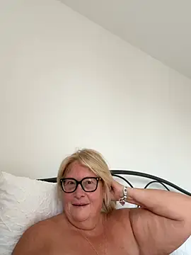 Snapshot of MoistCurveyChanel chatting on July 2026 06:49:02 AM MoistCurveyChanel online show from July 2026 06:49:02 AM