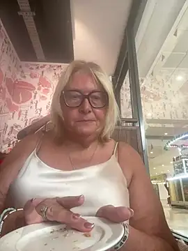 Snapshot of MoistCurveyChanel chatting on July 2026 09:29:02 AM MoistCurveyChanel online show from July 2026 09:29:02 AM
