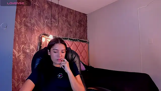 SKYLERWHIITEE online show from December 2024 06:14:01 AM