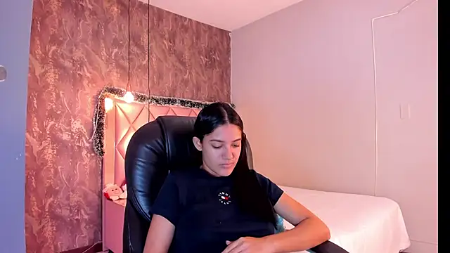 SKYLERWHIITEE online show from December 2024 06:09:01 AM