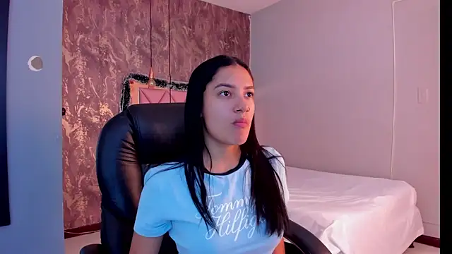 SKYLERWHIITEE online show from December 2024 02:54:01 AM