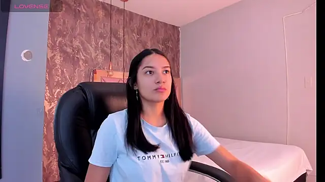 SKYLERWHIITEE online show from January 2025 02:25:01 AM