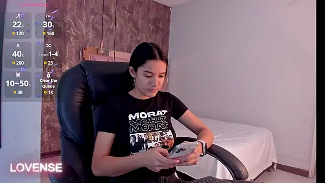 SKYLERWHIITEE online show from February 2025 02:40:02 AM