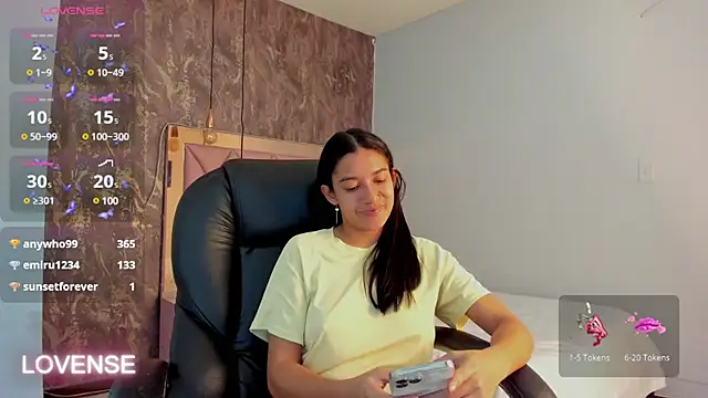 SKYLERWHIITEE online show from February 2025 05:35:02 AM