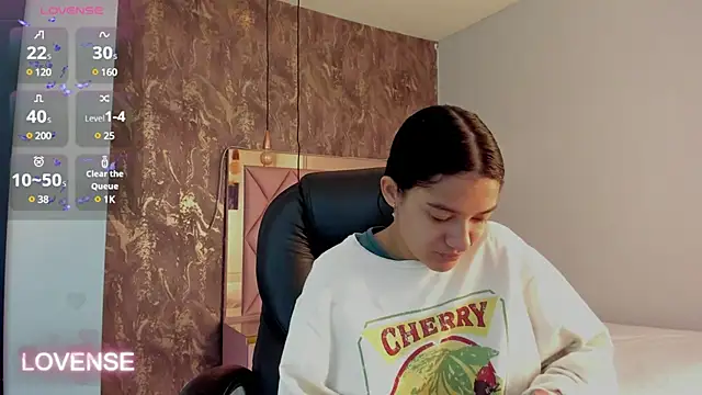 SKYLERWHIITEE online show from February 2025 02:40:01 AM