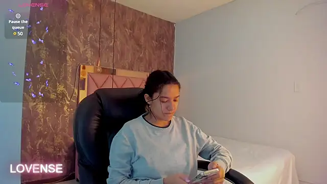 SKYLERWHIITEE online show from February 2025 03:43:01 AM