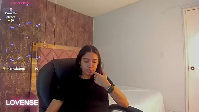 SKYLERWHIITEE online show from February 2025 06:43:02 AM