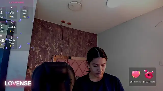 SKYLERWHIITEE online show from February 2025 03:33:01 AM