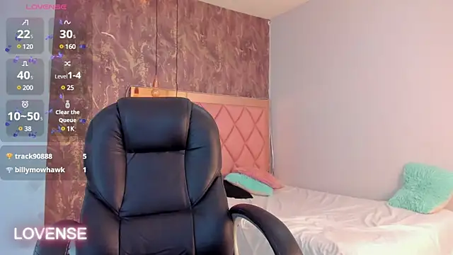 SKYLERWHIITEE online show from February 2025 08:26:02 AM