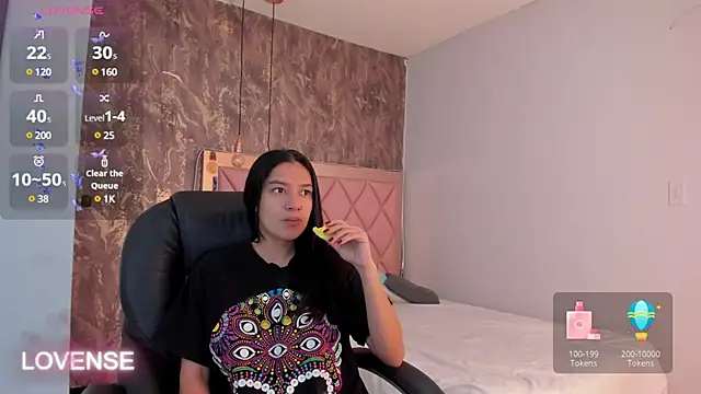 SKYLERWHIITEE online show from March 2025 09:42:01 AM