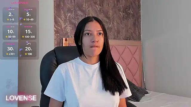 SKYLERWHIITEE online show from March 2025 03:57:02 AM