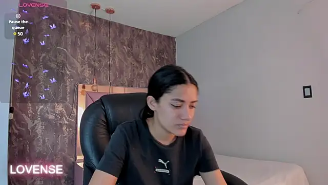 SKYLERWHIITEE online show from March 2025 01:52:02 AM