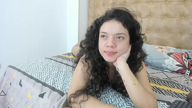Snapshot of hanna__jadidi chatting on January 2025 01:37:02 PM hanna jadidi online show from January 2025 01:37:02 PM