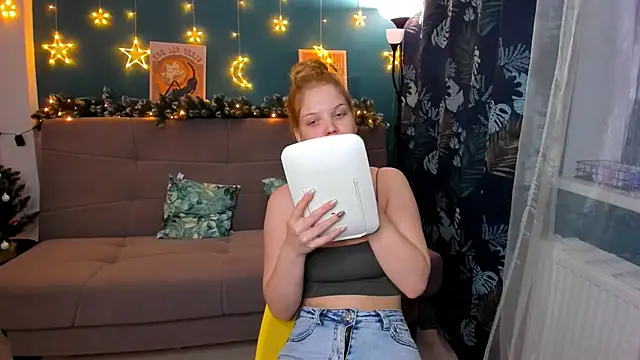 Snapshot of Xloe_Queen chatting on December 2024 02:38:02 PM Xloe Queen online show from December 2024 02:38:02 PM