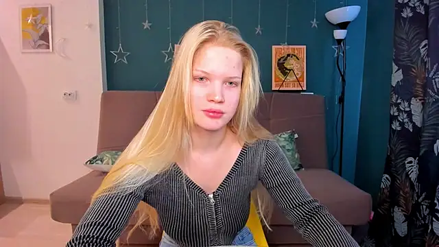 Snapshot of Xloe_Queen chatting on February 2025 09:25:02 AM Xloe Queen online show from February 2025 09:25:02 AM