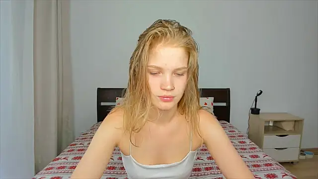 Snapshot of Xloe_Queen chatting on June 2026 06:31:01 AM Xloe Queen online show from June 2026 06:31:01 AM