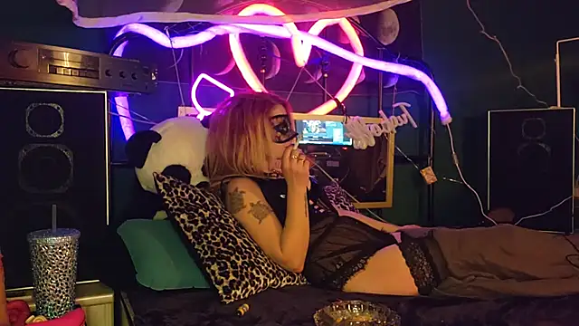 Snapshot of anonymouszN chatting on February 2025 09:10:01 PM anonymouszN online show from February 2025 09:10:01 PM