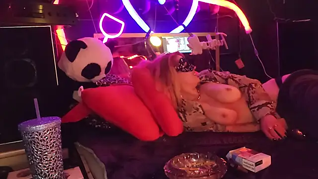 Snapshot of anonymouszN chatting on February 2025 12:19:01 AM anonymouszN online show from February 2025 12:19:01 AM