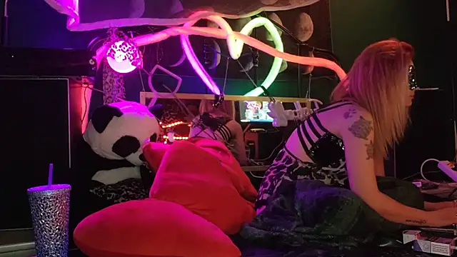 Snapshot of anonymouszN chatting on February 2025 11:22:02 PM anonymouszN online show from February 2025 11:22:02 PM