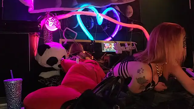 Snapshot of anonymouszN chatting on February 2025 08:48:02 PM anonymouszN online show from February 2025 08:48:02 PM