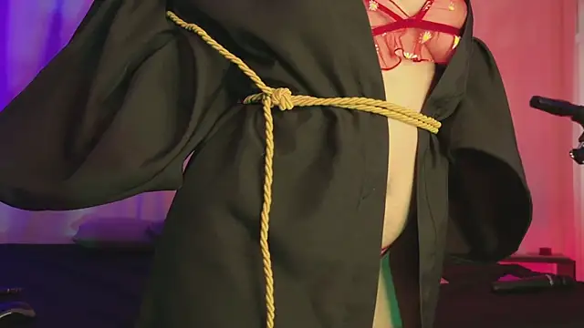 Snapshot of Little_maeve chatting on February 2025 10:09:02 PM Little maeve online show from February 2025 10:09:02 PM