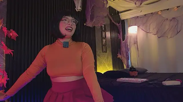 Snapshot of Little_maeve chatting on October 2025 10:18:02 PM Little maeve online show from October 2025 10:18:02 PM