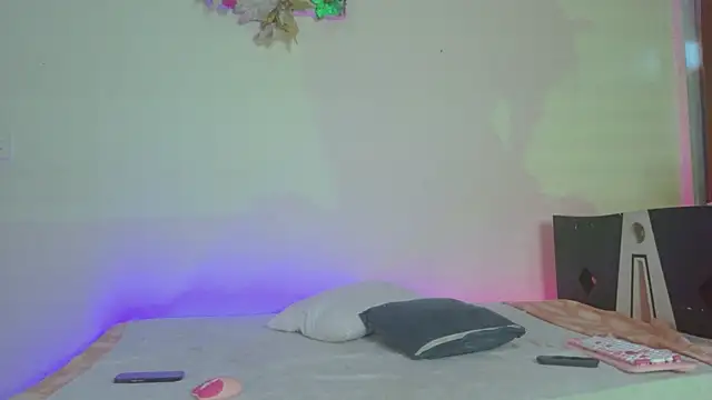 Little maeve online show from December 2025 09:44:01 PM