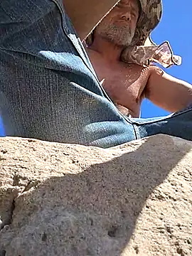 Snapshot of DatingProfile_USA_43_str8 chatting on March 2025 10:13:02 PM DatingProfile USA 43 str8 online show from March 2025 10:13:02 PM