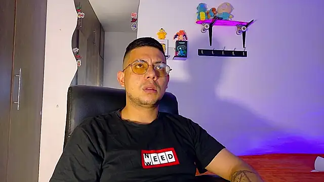 Snapshot of Nymphobuddies chatting on September 2025 08:24:01 PM Nymphobuddies online show from September 2025 08:24:01 PM