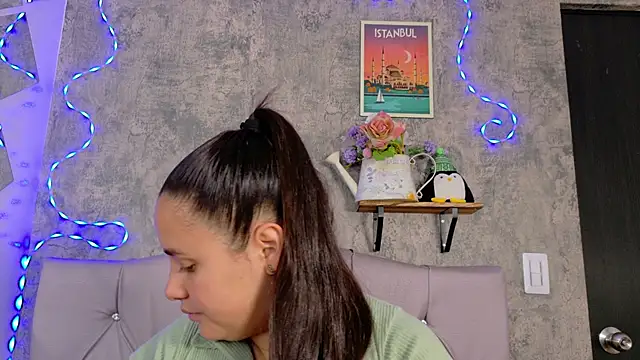 Victoria Ponce1 online show from October 2025 01:31:01 PM