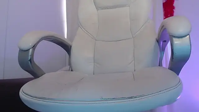 Xileny-Halliwey online show from November 2025 03:50:01 PM