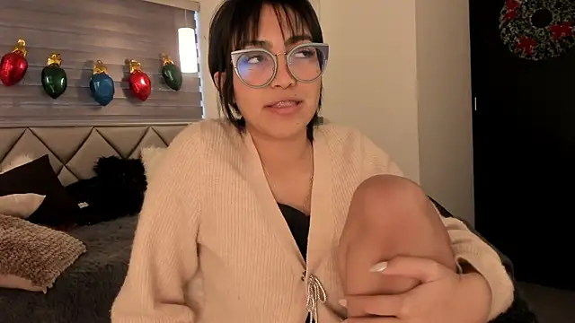im Luucy online show from December 2024 12:27:01 PM